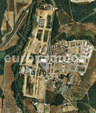 Parcel·la comercial de 2098m2 situada a primera línea!